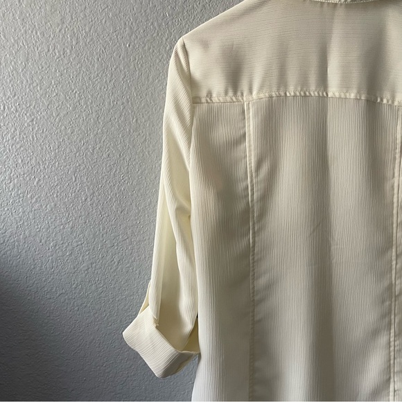 Coral Bay Woman’s Button Down Cream Blouse Small - Picture 7 of 10